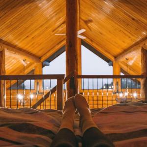 Кровать или кровати в номере Fiordland Lodge