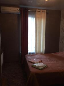 Cama o camas de una habitación en Zhara Hotel