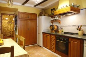 Una cocina o zona de cocina en Casa Rural Rosa