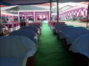 UttarkāshiにあるHotel Utsav Palaceの青白の椅子が並ぶテント