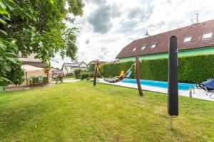 Der Swimmingpool an oder in der Nähe von VS apartmán