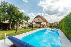 Der Swimmingpool an oder in der Nähe von VS apartmán