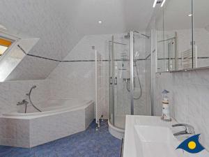 Ein Badezimmer in der Unterkunft Kirchstr 4a