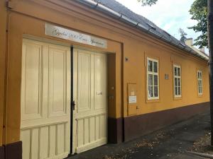 two sets of garage doors on a building at Gyulai 200 Éves Apartman in Gyula