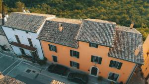 an overhead view of a building with roofs at B&B Dimora Paolina in Baschi