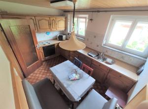 an overhead view of a small kitchen with a table at Ferienwohnung Hobbyhof Deggenhausertal in Deggenhausertal