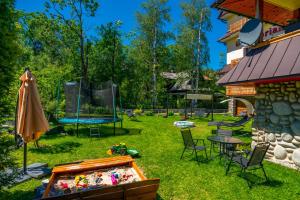 Vonkajšia záhrada v ubytovaní Willa Kocham Tatry
