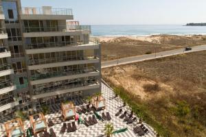 an aerial view of a building and the beach at Apart Allure Dobi in Primorsko