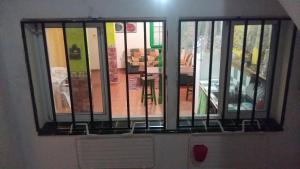 Kép Habitación matrimonial en un bajo baño compartido Areas compartidas szállásáról Abadesben a galériában