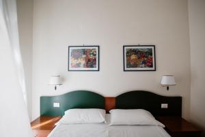 A bed or beds in a room at La Girandola Bed & Breakfast