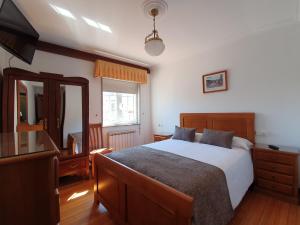 A bed or beds in a room at Hostal Giadás Még 23 kép