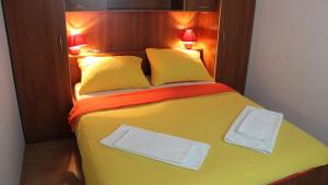 Postel nebo postele na pokoji v ubytování Apartmani Vila Caska
