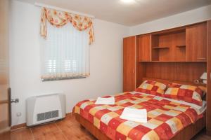 Postel nebo postele na pokoji v ubytování Apartmani Vila Caska