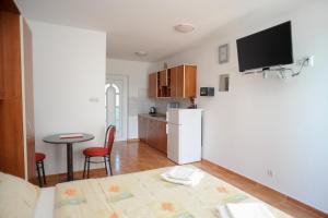 Kuchyň nebo kuchyňský kout v ubytování Apartmani Vila Caska