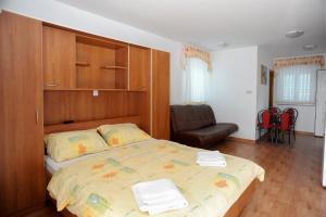 Postel nebo postele na pokoji v ubytování Apartmani Vila Caska
