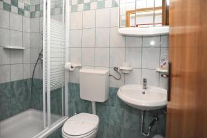 Koupelna v ubytování Apartmani Vila Caska