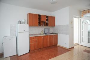 Kuchyň nebo kuchyňský kout v ubytování Apartmani Vila Caska