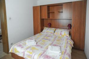 Postel nebo postele na pokoji v ubytování Apartmani Vila Caska