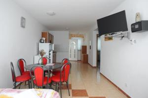 TV a/nebo společenská místnost v ubytování Apartmani Vila Caska