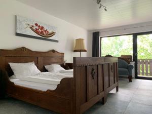 سرير أو أسرّة في غرفة في Kubacher Hof