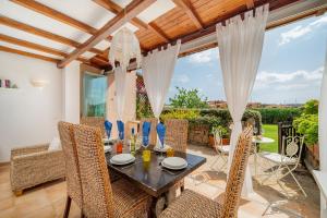 a dining room with a table and chairs at 3BR Marina Apartment Porto Cervo in Porto Cervo