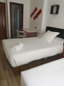 a hotel room with a bed and a desk at Pensión Las Rías in A Coruña