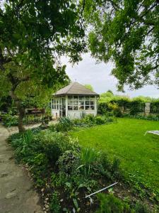 a building in a yard with a green lawn at B&B Chardas in Bük