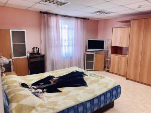 A bed or beds in a room at У Поттера