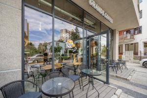 Reštaurácia alebo iné gastronomické zariadenie v ubytovaní TOP Garden Aparthotel