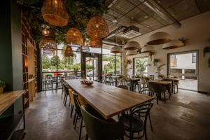 Reštaurácia alebo iné gastronomické zariadenie v ubytovaní TOP Garden Aparthotel