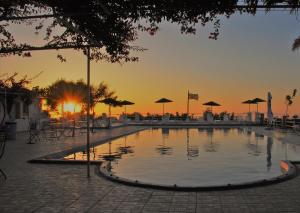Alba o tramonto visti dall'interno dell'ostello o dai dintorni