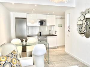 Køkken eller tekøkken på Casa Perla - Cozy Apartment Pool Side