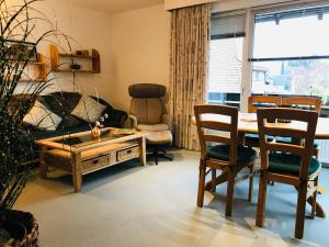 a living room with a table and a couch at Große Wohnung - Kamin - Balkon - Boxspringbett - Skiwiese in Braunlage