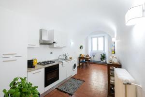 a kitchen with white appliances and a table at Historic center! Charming traditional Florentine building - AC,WiFi - Walk everywhere in Florence