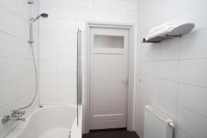 Koupelna v ubytování HOLT Hotel