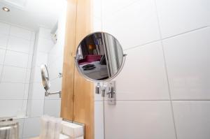 Koupelna v ubytování HOLT Hotel