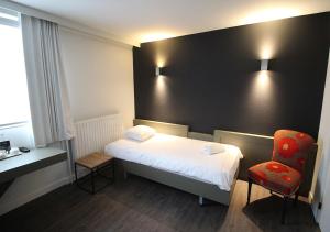 Een bed of bedden in een kamer bij Hotel Cortina