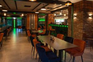 Restoran või mõni muu söögikoht majutusasutuses Hotel JURKOS