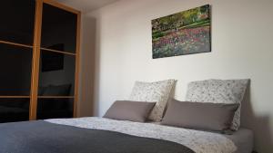 Giường trong phòng chung tại Ferienwohnung im Herzen Neuwied - Heddesdorf