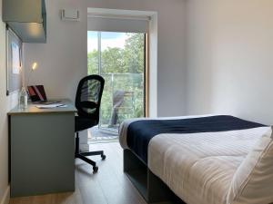 En eller flere senger på et rom på Swuite Dublin