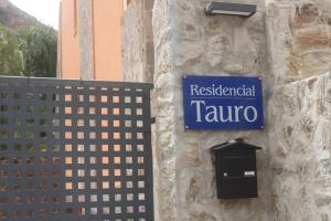 una señal para una tamino residencial en un edificio en Ilusión, en La Playa de Tauro