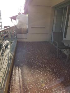 a patio with a table and chairs on a building at Sci MDM in Nice