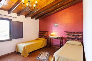 A bed or beds in a room at Casa Vacanze 4 Pileri Még 37 kép