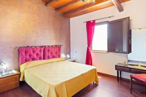 A bed or beds in a room at Casa Vacanze 4 Pileri