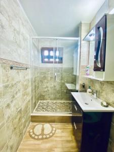 a bathroom with a shower and a sink at Apartament Sunshine in Orşova +6 photos