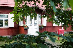Garður fyrir utan Nõva Hostel