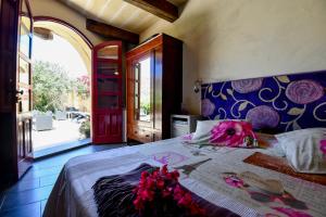Rúm í herbergi á Charming B&B Dar Ta Zeppi