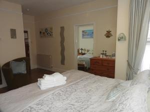 Postel nebo postele na pokoji v ubytování Beaches Guesthouse