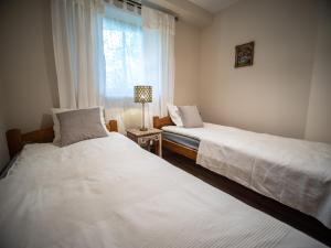 מיטה או מיטות בחדר ב-Apartament Pod Srebrzystą Sosną