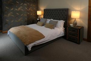 Ένα ή περισσότερα κρεβάτια σε δωμάτιο στο The Queens At Horton